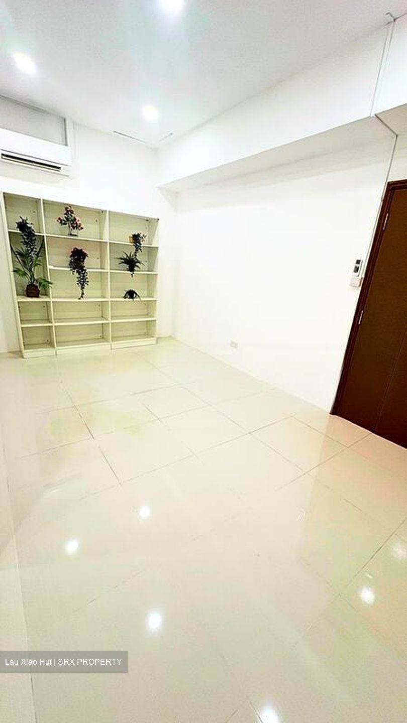 Fuyuen Court (D14), Shop House #521010551